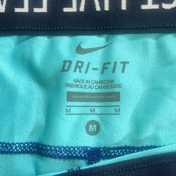 Nike crop leggings - Picture 2 of 4